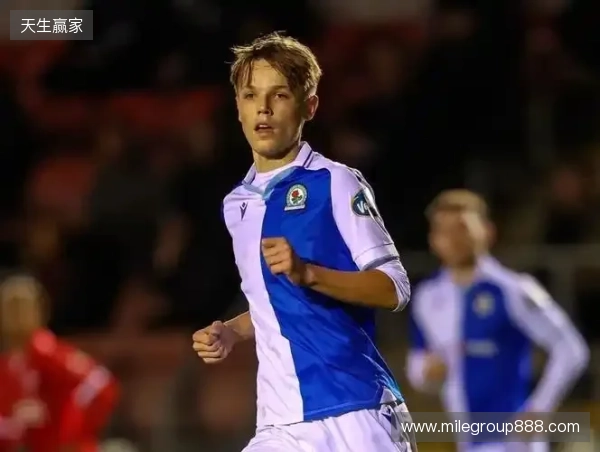 邮报:阿森纳正与布莱克本流浪者就17岁前锋蒂容进行谈判 邮报:阿森纳正与布莱克本流浪者就17岁前锋蒂容进行谈判